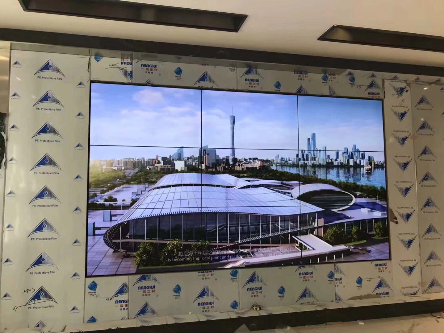 液晶拼接墻畫面閃爍，出現(xiàn)亂碼是什么原因？